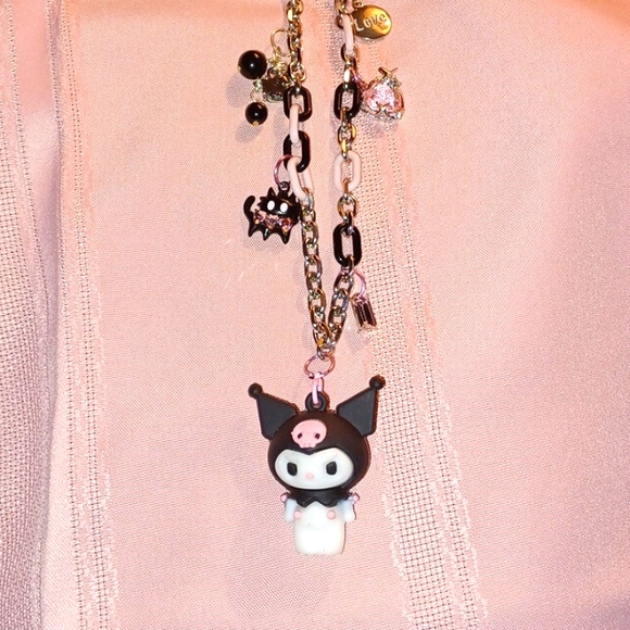 Kuromi Plush and Handmade Necklace - Picture 7 of 11